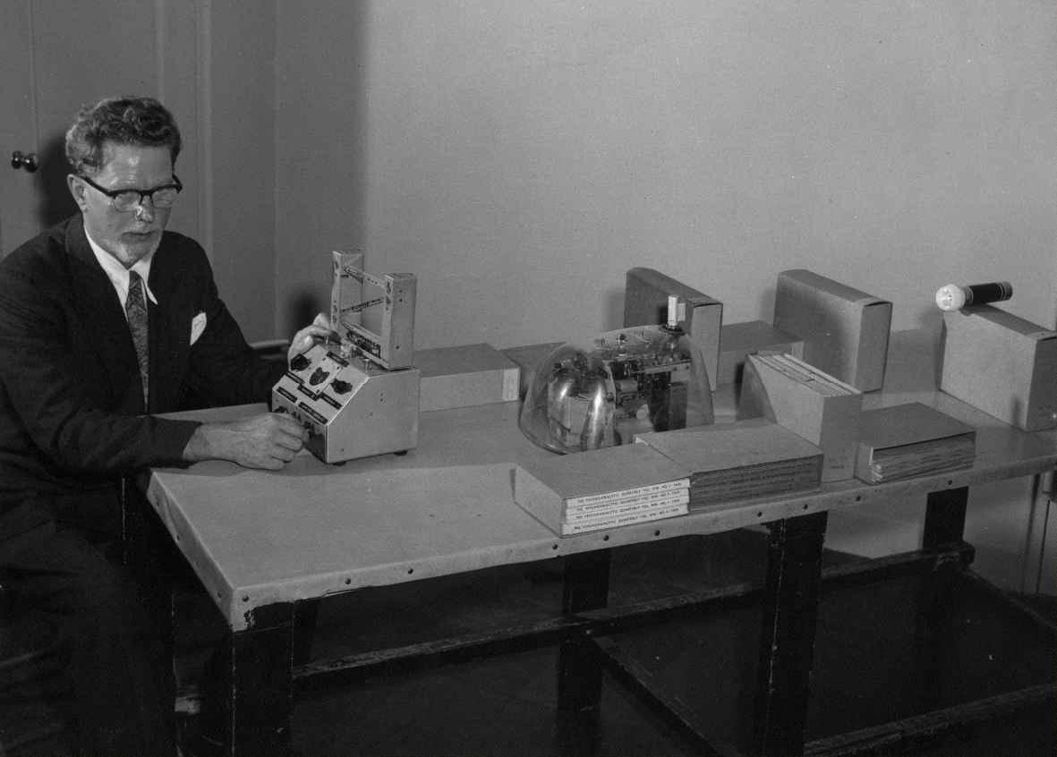 William Grey Walter: Cora desktop demonstration model 1951